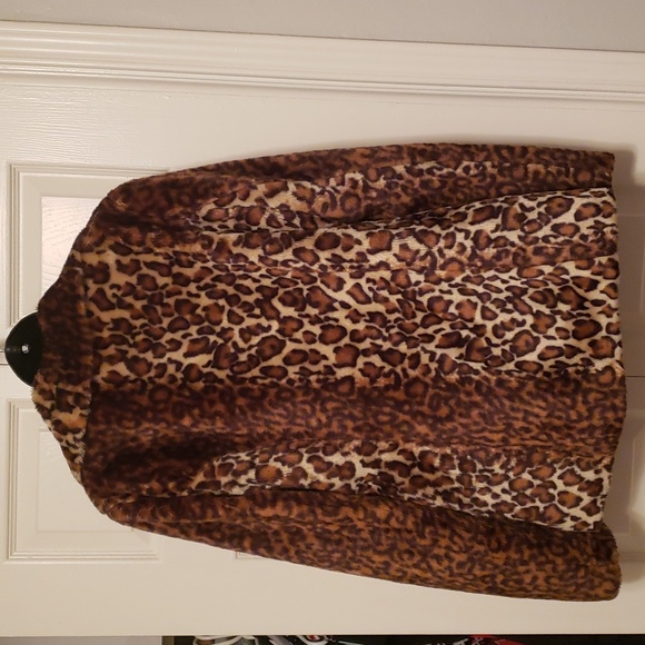 Faux Fur Leopard print coat - Picture 3 of 6